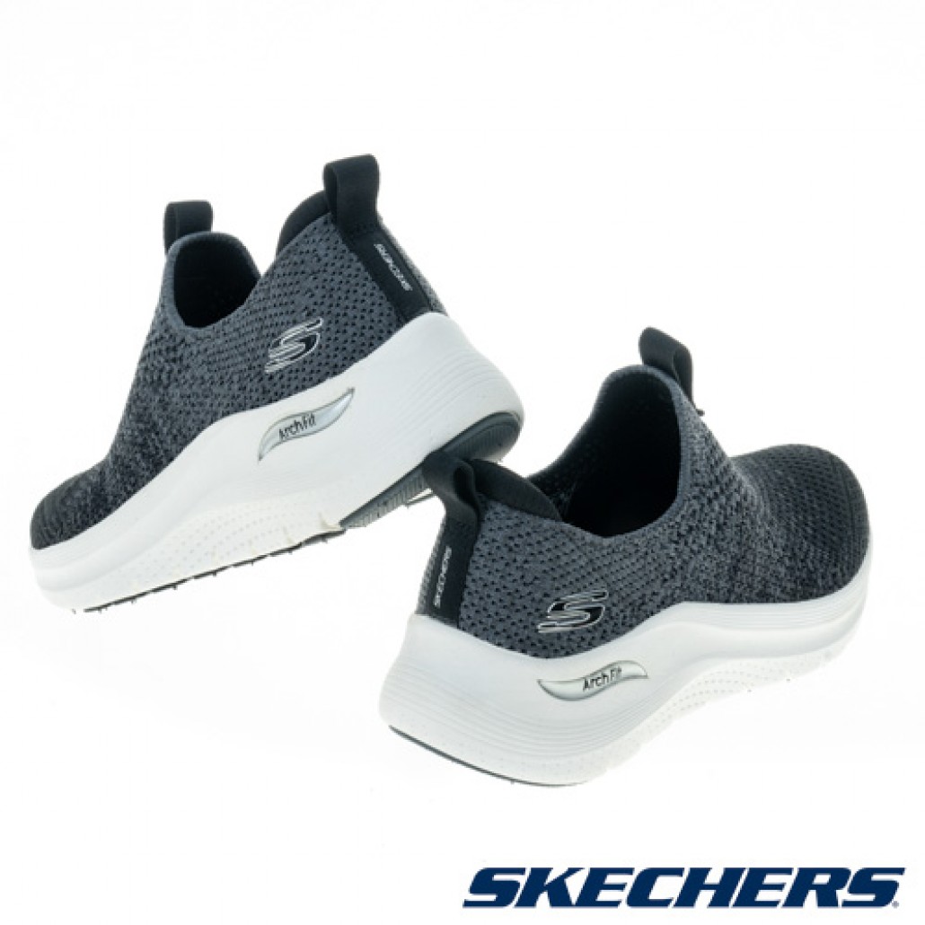 skechers_20231208010114_533952.jpg