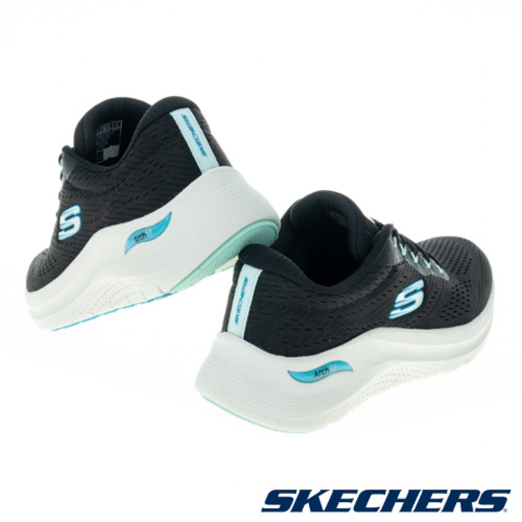 skechers_20231208010116_236266.jpg