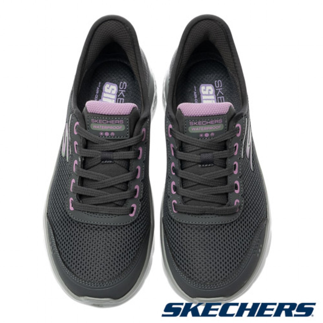 skechers_20250816125405_115776.jpg