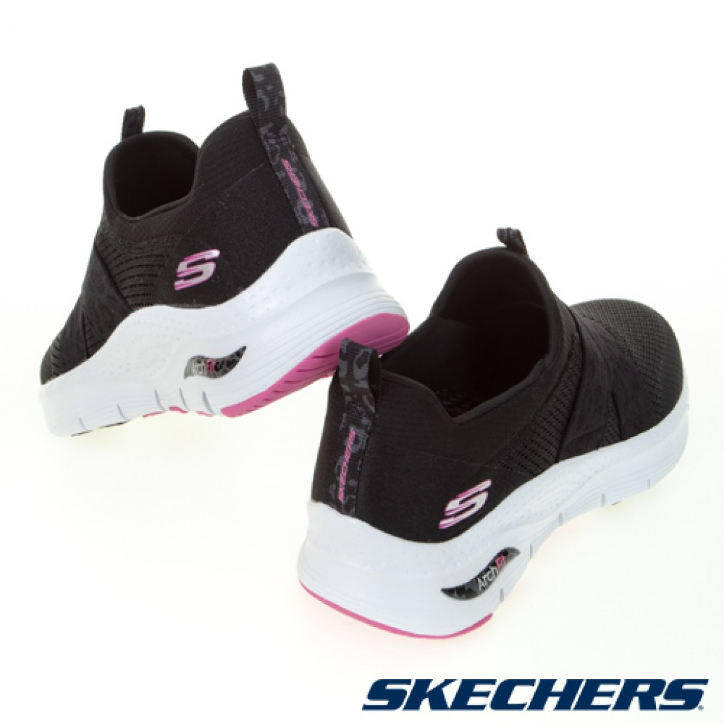 skechers_20220305232230_647114.jpg