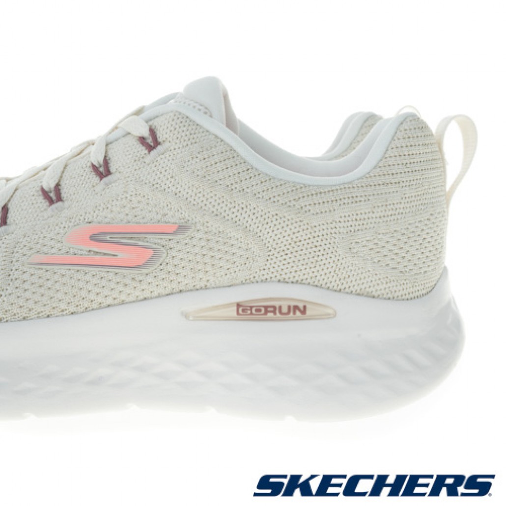 skechers_20231208010028_315400.jpg
