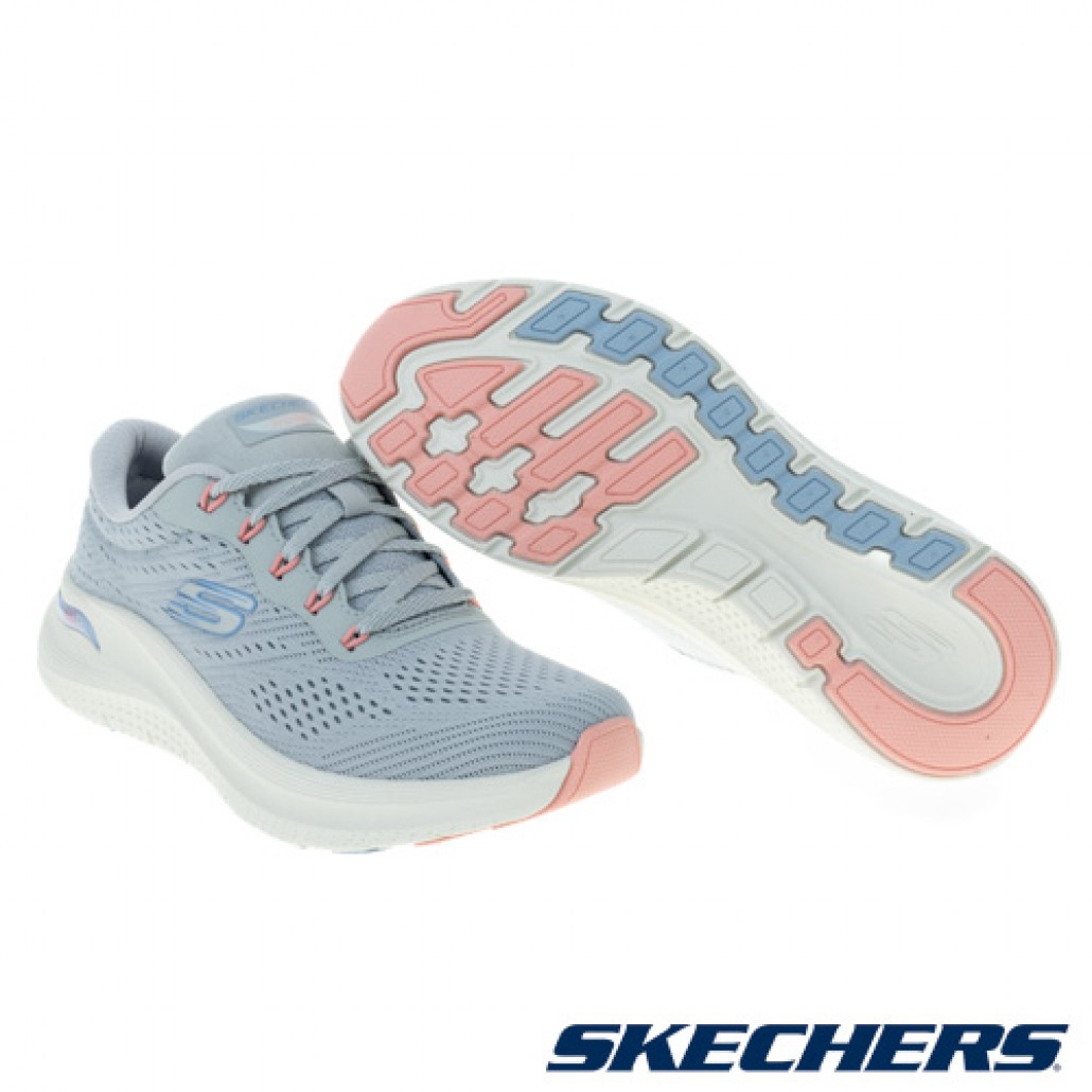 skechers_20231208010117_236077.jpg