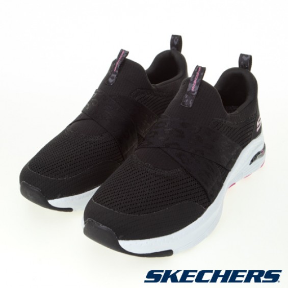 skechers_20220305232228_348631.jpg